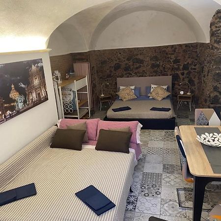 La Piccola Grotta Ursino Villa Catania Bagian luar foto