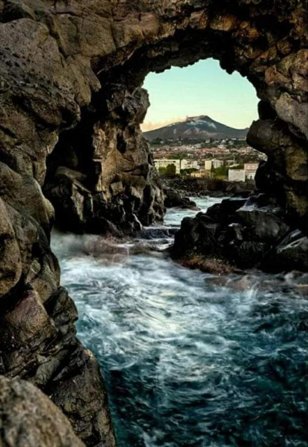 La Piccola Grotta Ursino Villa Catania Bagian luar foto
